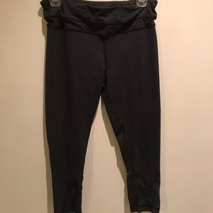 Lululemon Black Capri Zipper Pocket Pants Sz 8